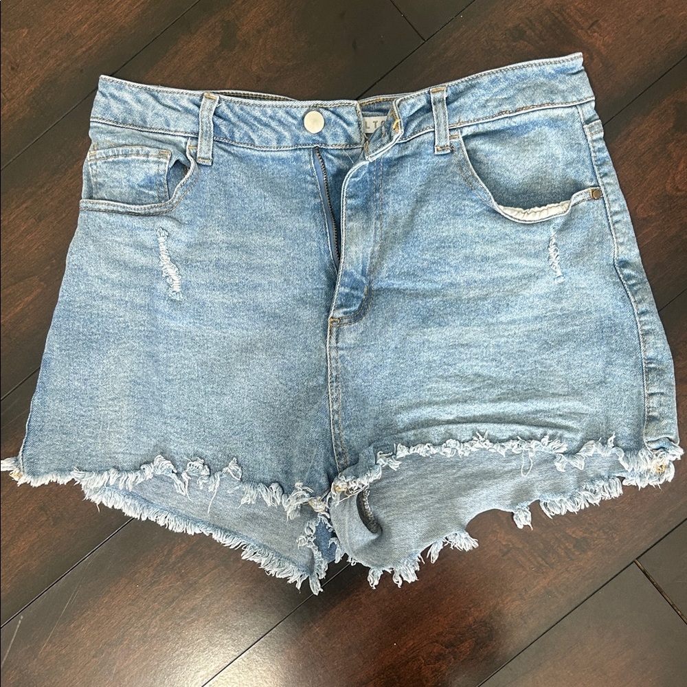 Tinseltown Denim Frayed Hem Women Shorts